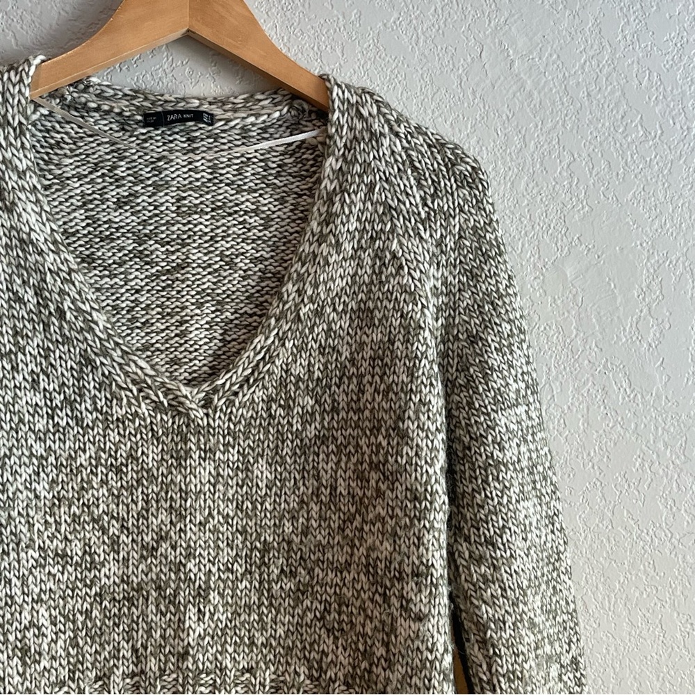 Zara Green and White V-Neck Sweater